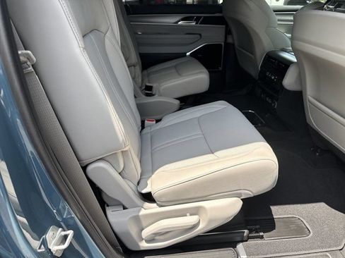 New 2026 Jeep Grand Wagoneer L Limited AWD/4WD image 12