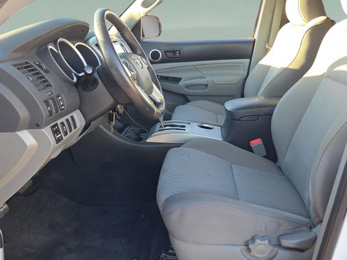 Used 2014 Toyota Tacoma PreRunner image 11