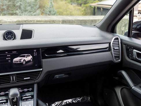 Certified 2022 Porsche Cayenne S AWD/4WD image 48