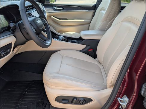 Used 2023 Jeep Grand Cherokee L Limited image 7