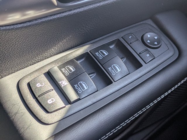 New 2026 Chrysler Pacifica Select FWD image 26