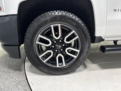 Used 2018 Chevrolet Silverado 1500 W/T w/ Trailering Package AWD/4WD image 5