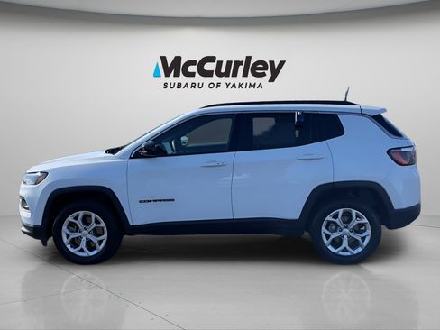 Used 2024 Jeep Compass Latitude AWD/4WD image 3