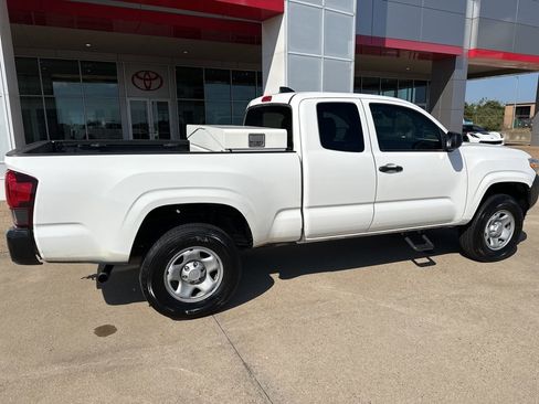 Used 2020 Toyota Tacoma SR image 8
