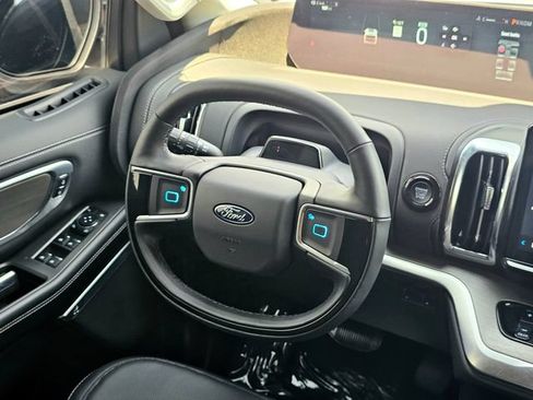 Used 2025 Ford Expedition Platinum w/ Driver's Package AWD/4WD image 33