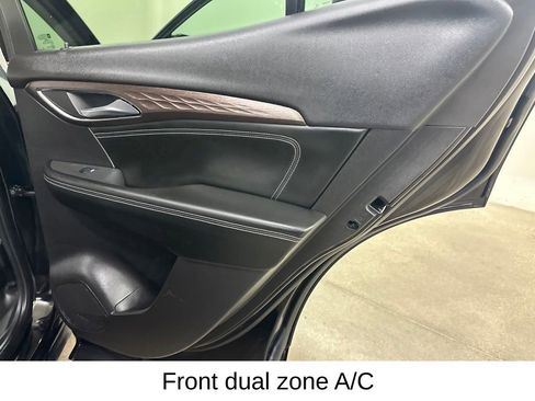 Used 2023 Buick Envision Avenir AWD/4WD image 23