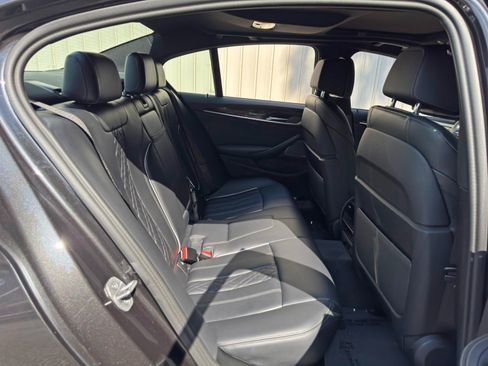 Used 2022 BMW 530e w/ Premium Package RWD image 41