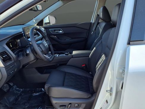 New 2026 Nissan Rogue Platinum w/ Tech Package AWD/4WD image 8