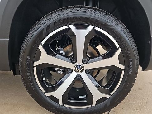 New 2026 Volkswagen Taos SEL AWD/4WD image 9