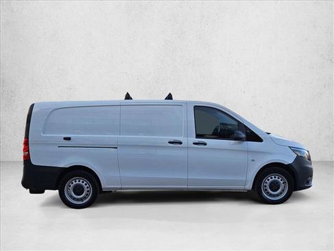 Used 2023 Mercedes-Benz Metris image 4