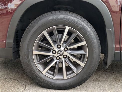 Used 2019 Toyota Highlander XLE image 31