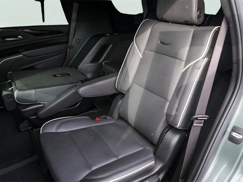 Used 2024 Cadillac Escalade Sport w/ LPO, ONYX Package image 29