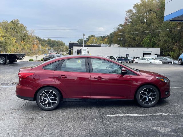 Used 2017 Ford Focus SEL w/ Cold Weather Package FWD image 2