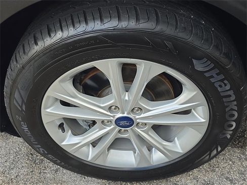 Used 2018 Ford Escape SE w/ SE Sync 3 Package image 9