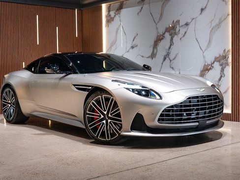 Used 2024 Aston Martin DB12 Coupe RWD image 2