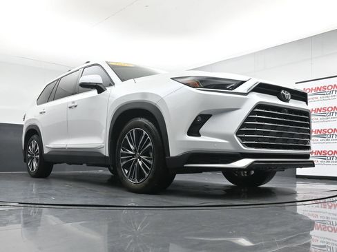 Used 2025 Toyota Grand Highlander AWD Hybrid image 35