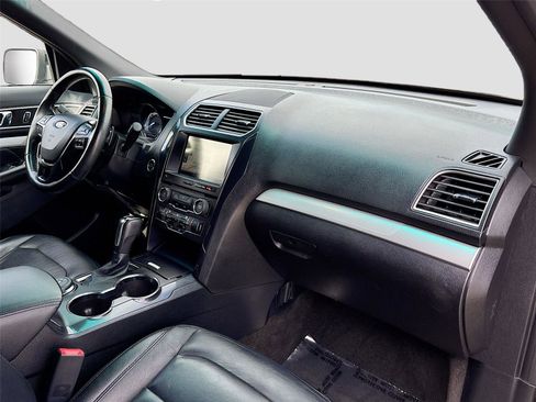 Used 2016 Ford Explorer XLT w/ Equipment Group 202A image 30