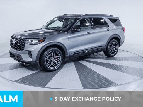 Used 2025 Ford Explorer ST-Line w/ ST-Line Street Pack AWD/4WD image 3