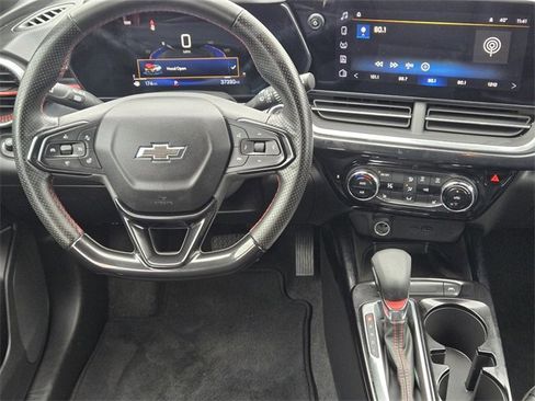 Certified 2024 Chevrolet Trax RS w/ Sunroof Package image 28