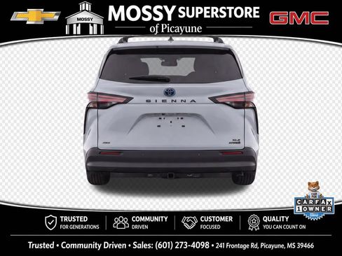 Used 2024 Toyota Sienna XLE Woodland Edition AWD/4WD image 8