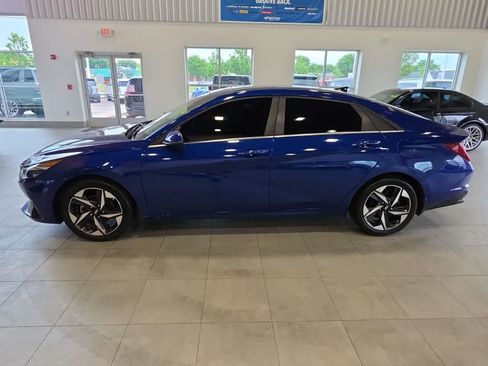 Used 2023 Hyundai Elantra Limited FWD image 12