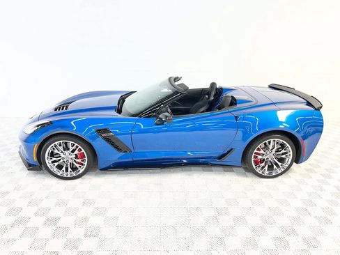 Used 2015 Chevrolet Corvette Z06 w/ 3LZ Preferred Equipment Group RWD image 2
