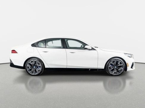 Used 2025 BMW i5 xDrive40 w/ M Sport Package AWD/4WD image 5