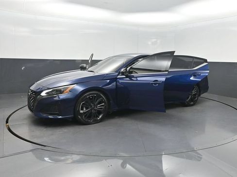 Used 2023 Nissan Altima 2.5 SR w/ SR Premium Package FWD image 36