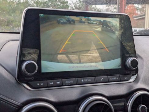 Used 2021 Nissan Sentra SV image 9