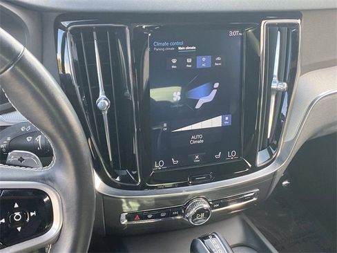 Used 2019 Volvo S60 T5 R-Design image 32