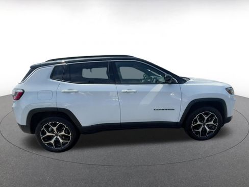 Used 2025 Jeep Compass Limited image 16