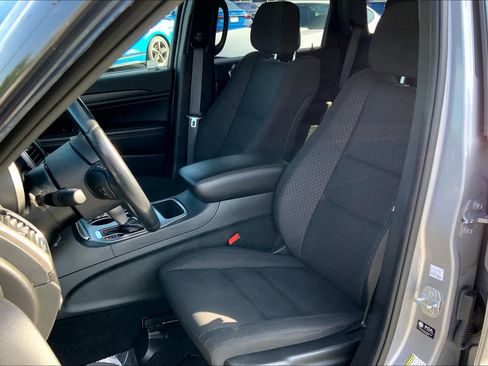 Used 2021 Jeep Grand Cherokee Laredo RWD image 8