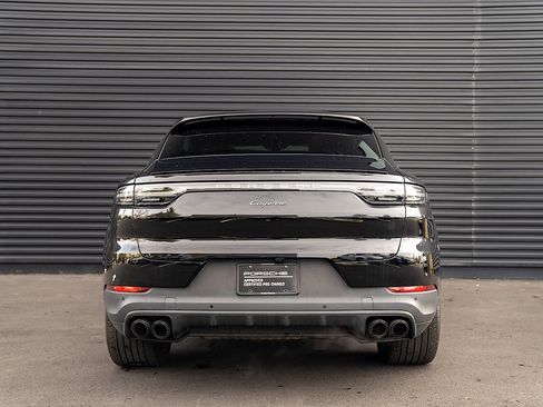 Certified 2022 Porsche Cayenne Platinum Edition image 29