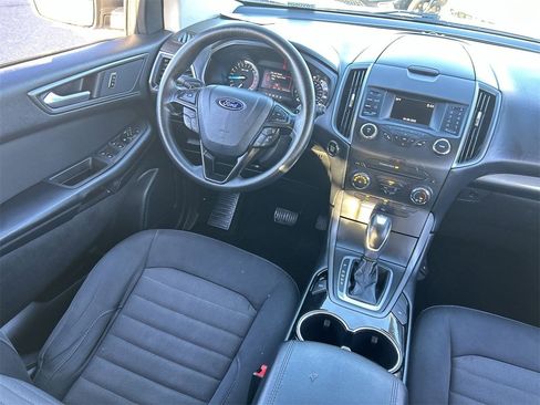Used 2016 Ford Edge SE image 11