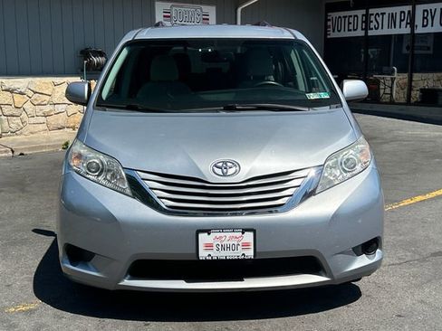 Used 2015 Toyota Sienna LE FWD image 9