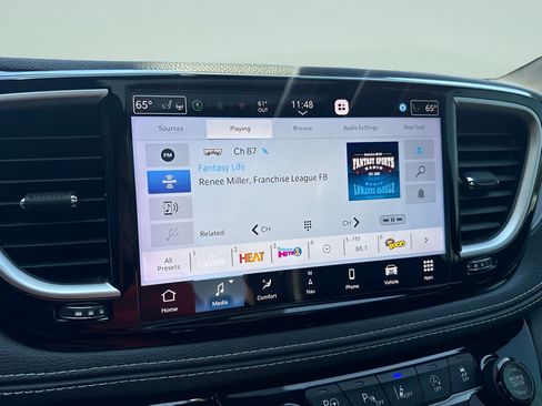 Used 2021 Chrysler Pacifica Touring-L w/ Uconnect Theater Family Group FWD image 24