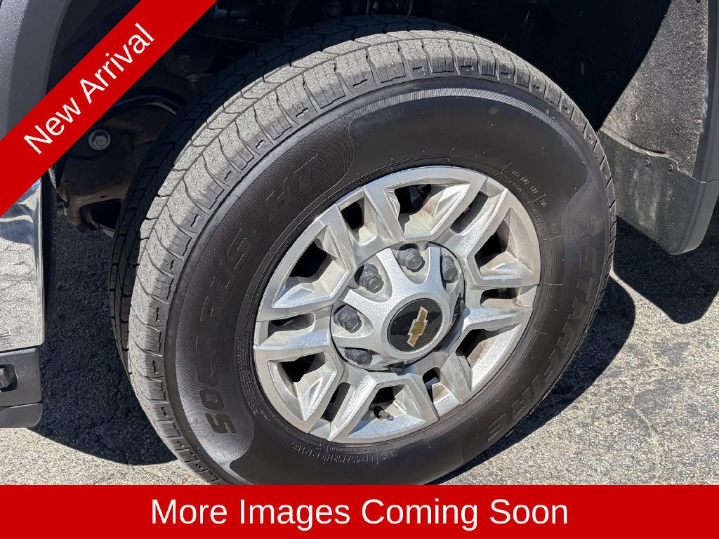 Used 2025 Chevrolet Silverado 2500 LT w/ Convenience Package AWD/4WD image 7
