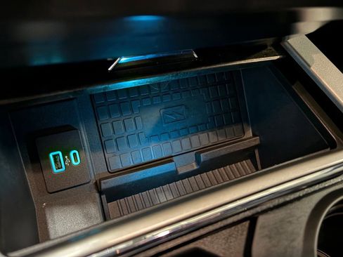 Used 2022 Ford F250 Lariat w/ Black Appearance Package image 14