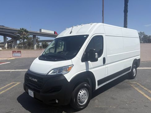 Used 2025 RAM ProMaster 2500 w/ Convenience Group FWD image 2