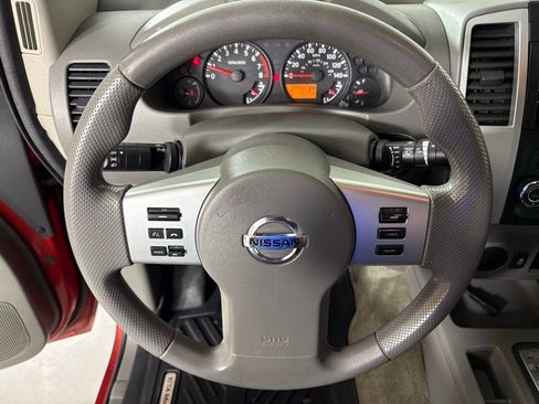 Used 2014 Nissan Frontier SV image 17