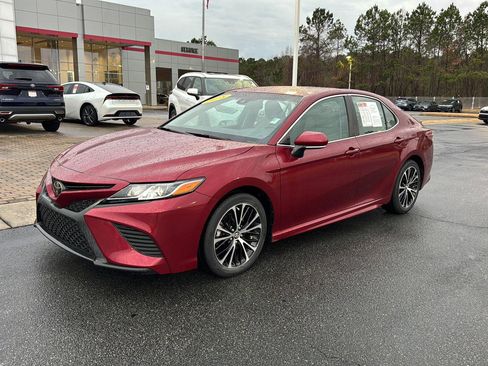 Used 2018 Toyota Camry SE w/ Convenience Package image 2