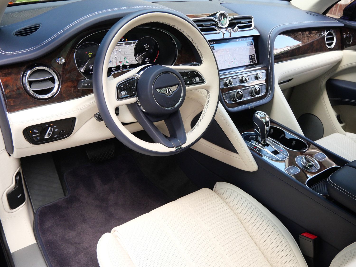 Used 2023 Bentley Bentayga Extended Wheelbase AWD/4WD image 12