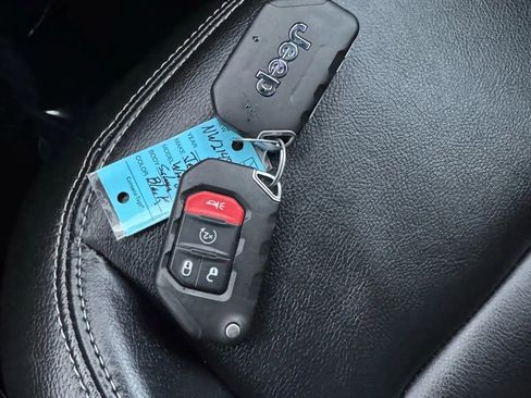 Used 2022 Jeep Wrangler Unlimited Sahara w/ Cold Weather Group image 44