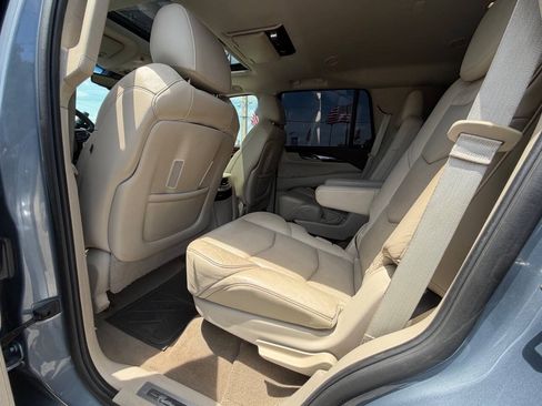 Used 2016 Cadillac Escalade Premium RWD image 16