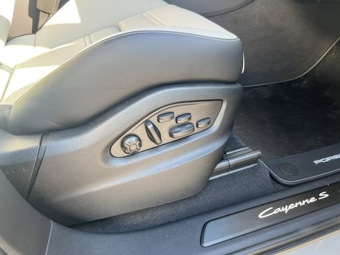 Certified 2025 Porsche Cayenne S image 33