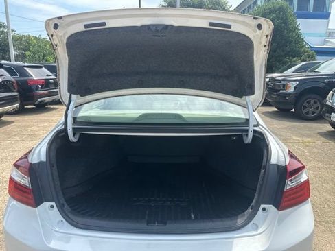 Used 2017 Honda Accord LX image 18