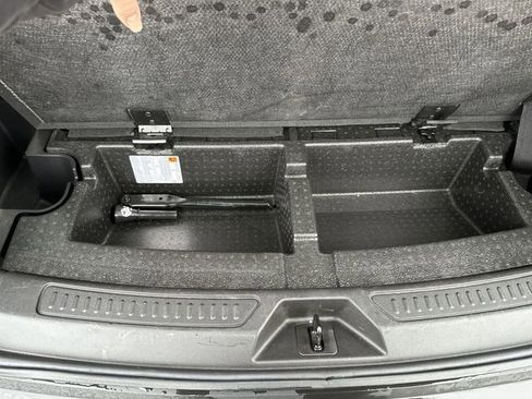 Certified 2023 GMC Acadia SLT w/ Preferred Package image 32