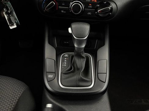 Used 2025 Kia Soul LX w/ LX Technology Package FWD image 20