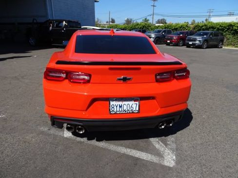 Certified 2021 Chevrolet Camaro LT RWD image 3