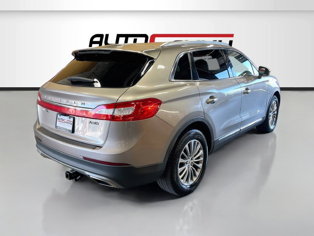 Used 2018 Lincoln MKX Select w/ Select Plus Package AWD/4WD image 7